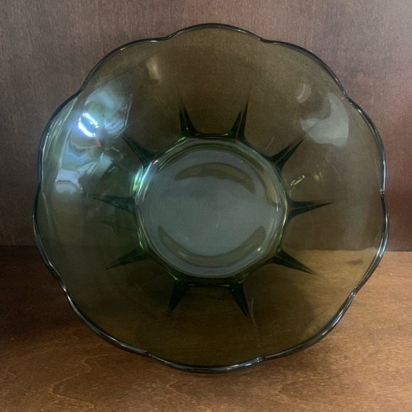 Vintage Anchor Hocking Green Glass Bowl - Picture 3 of 4